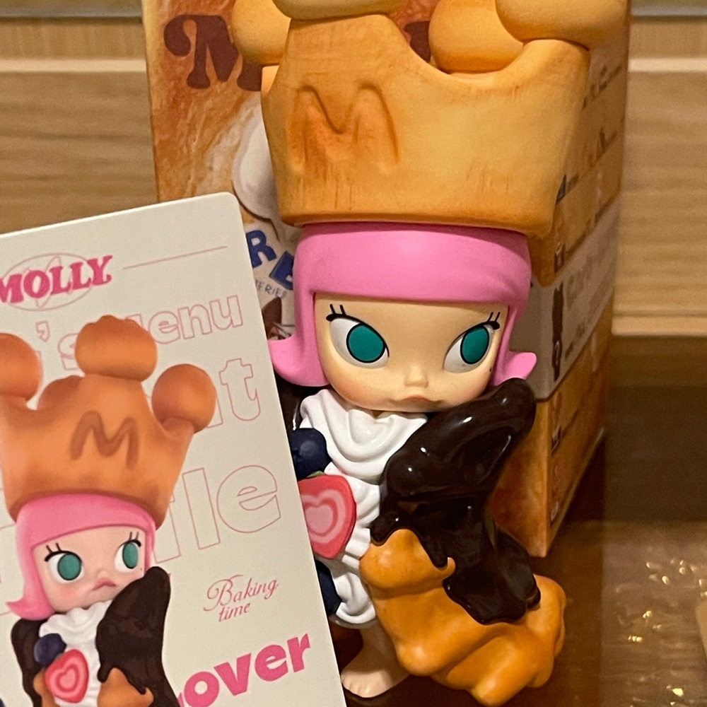 Molly Carb-Lover Elegant Waffle Figure
